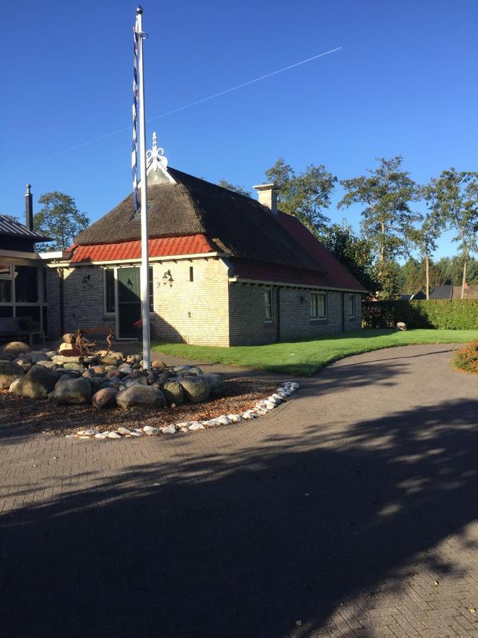 B&B Ut En Thus Sweagerbosk Buitenkant foto